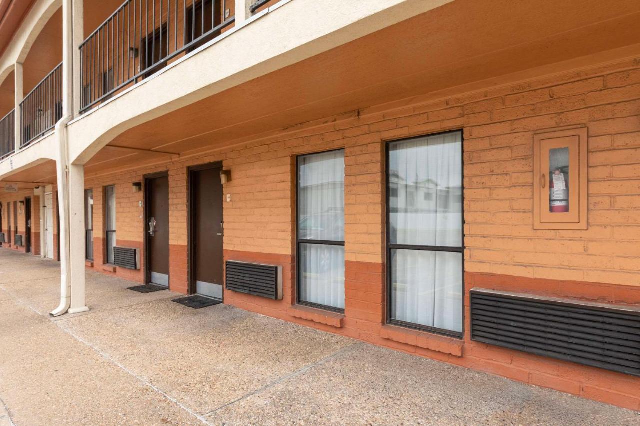 Econo Lodge Near The Domain - The Arboretum Austin Exterior foto